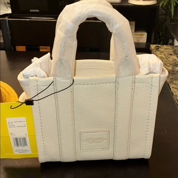 Marc Jacobs Cream Tote Bag - Picture 2 of 3